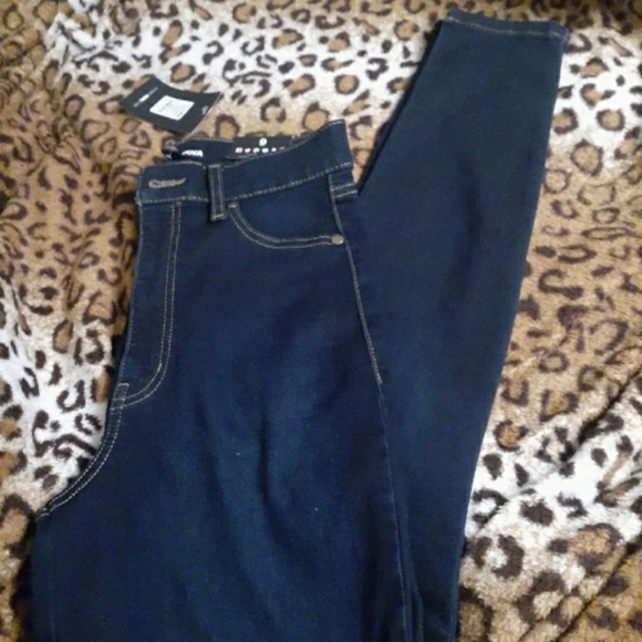NWT Fashion nova stretch jeans - Picture 2 of 4